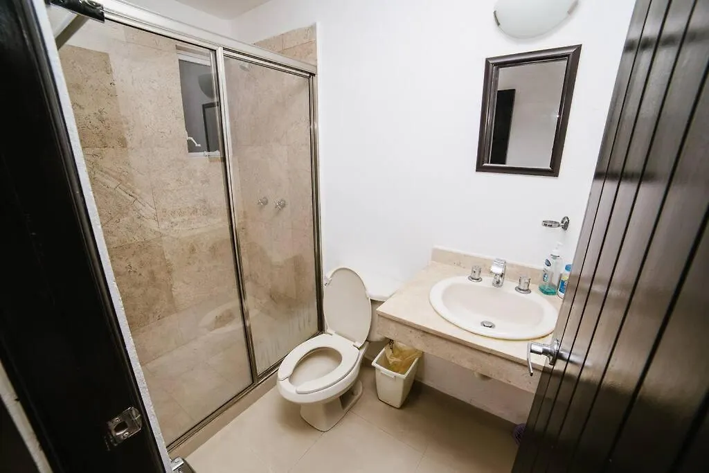 2Br Apart Steps From Mamitas Beach And 5Th Av Playa del Carmen Apartment