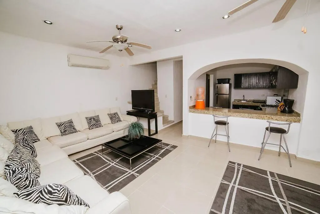 2Br Apart Steps From Mamitas Beach And 5Th Av Playa del Carmen