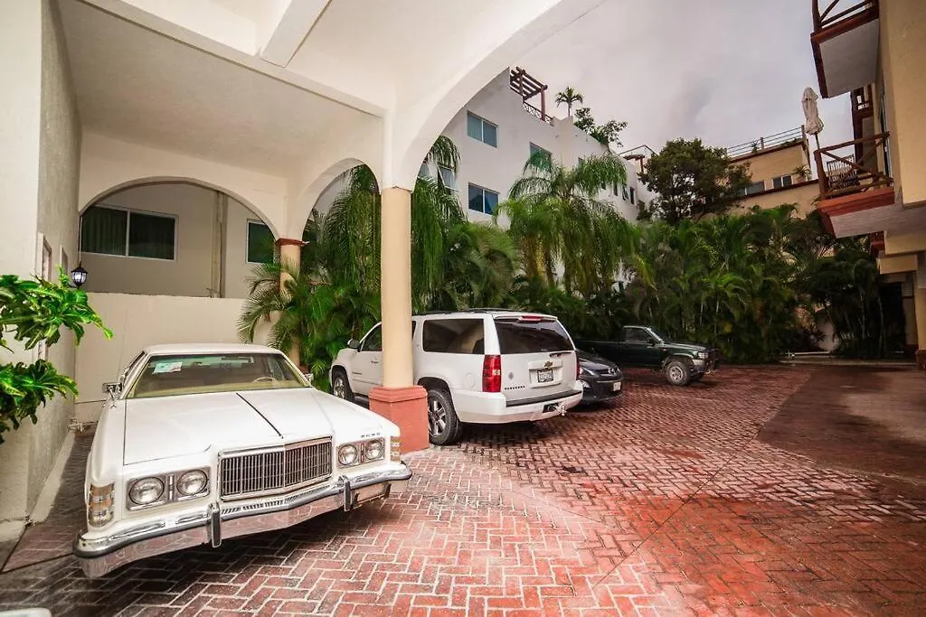 2Br Apart Steps From Mamitas Beach And 5Th Av Playa del Carmen Apartment