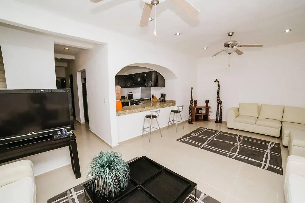 2Br Apart Steps From Mamitas Beach And 5Th Av Playa del Carmen