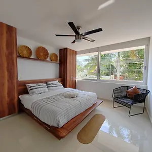 Apartment Centrally Located Steps Away From 5th Avenue And The Beach! By.yeah, Playa del Carmen